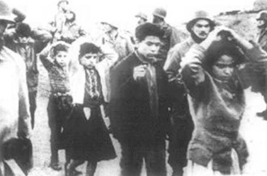 Cezayirliler ile Fransızlar arasındaki çatışmalar, nüfusu kontrol etmek için her türlü girişimi kullanan Fransızların katliamlarıyla 22 Mayıs'ta son buldu.