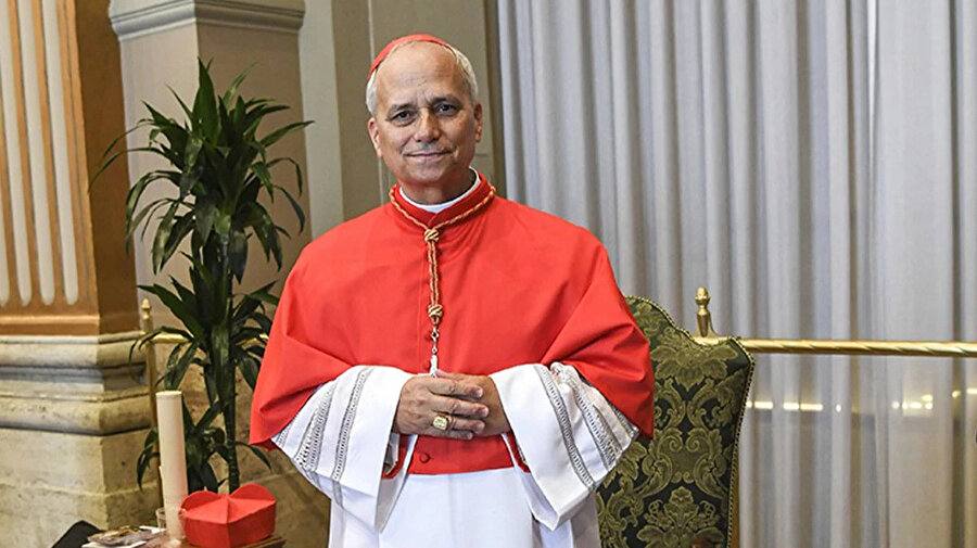 Yeni papa belli oldu: ABD'li kardinal Robert Prevos Papa seçildi