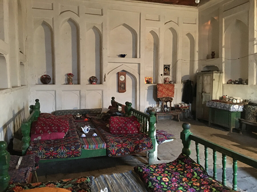 Buhara'da dükkâna çevrilmiş çok sayıda mescit var. Bunlardan biri, Mir İbrahim Mescidi.