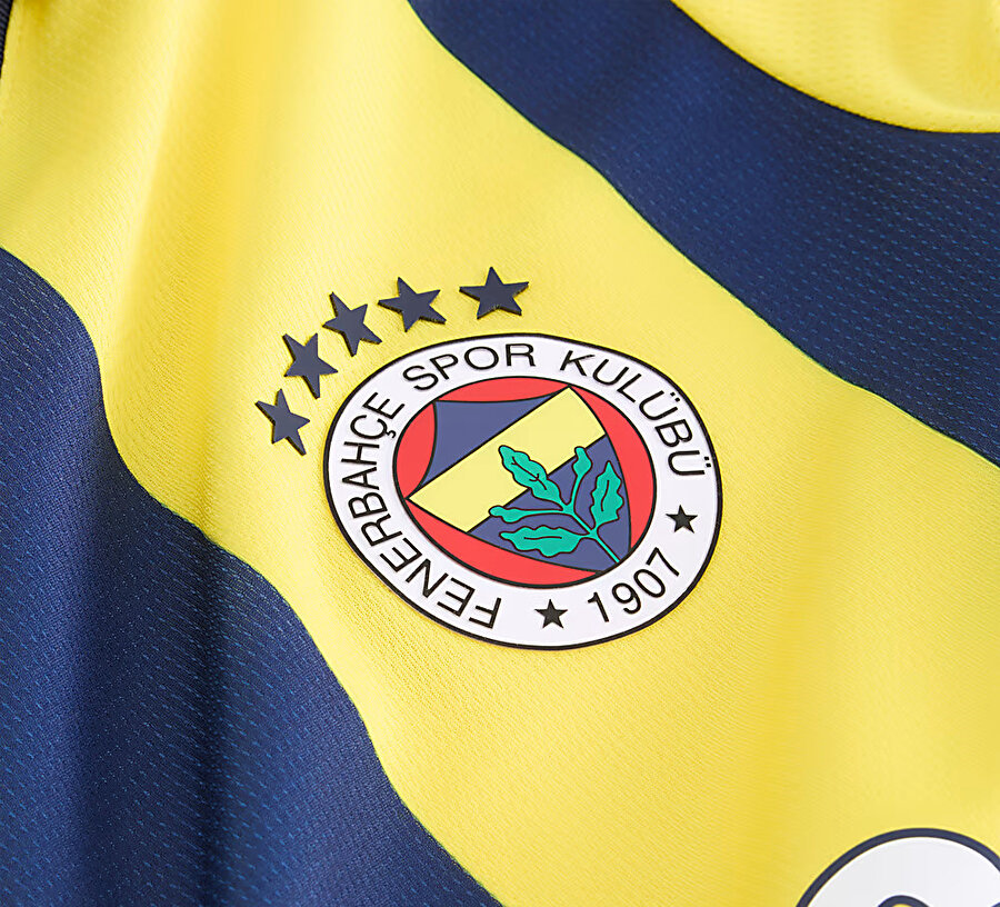 Fenerbahçe'de tam 16 futbolcu ile yollar ayrılıyor