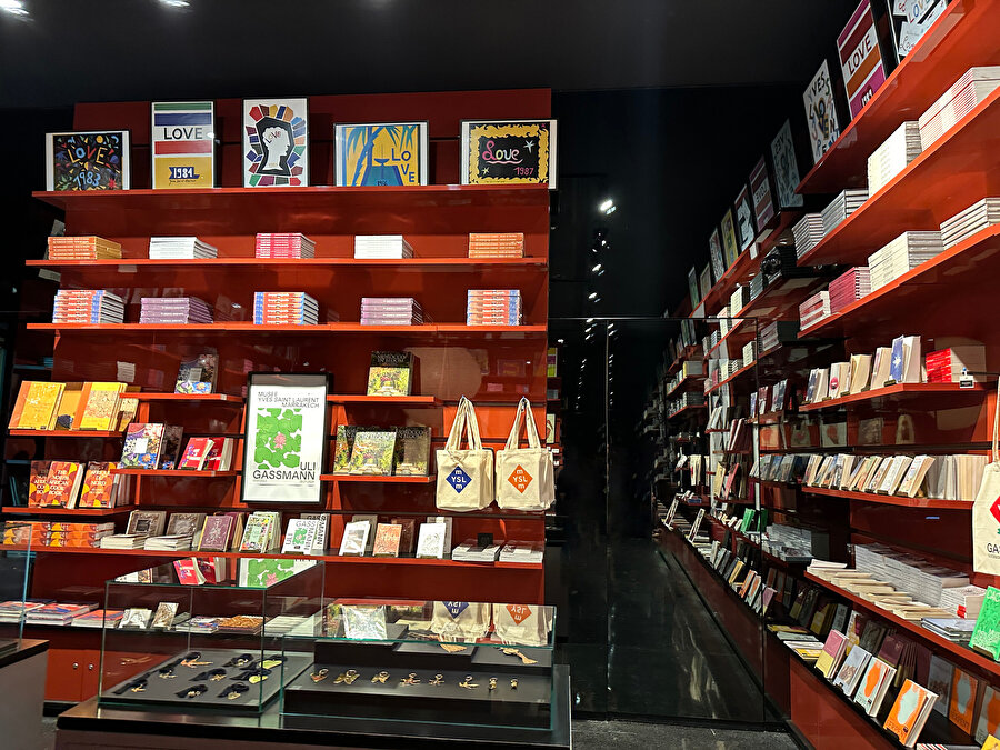 Marakeş Yves Saint Laurent Müzesi, kitap dükkânı. Fotoğraf: Uluç Algan