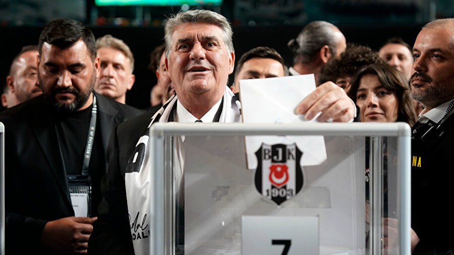 Beşiktaş'ta Serdal Adalı yeniden başkanlığa seçildi