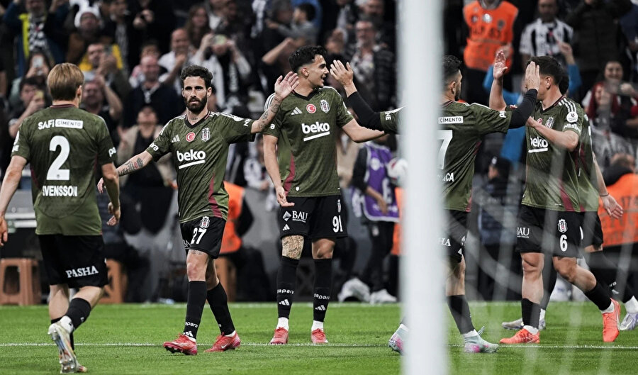 Beşiktaş'lı yıldız korkuttu: Maçta dişi kırıldı