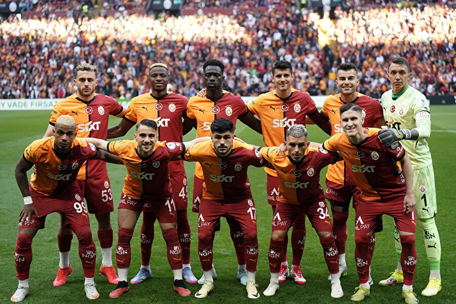 Galatasaray'da devam edecek mi? Yıldız futbolcu kararını verdi