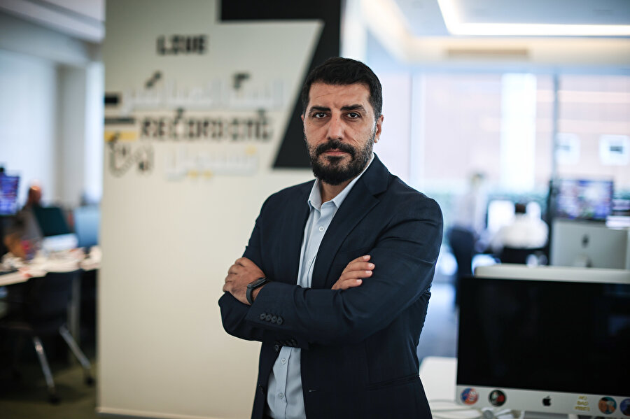 Tüm kültürel etkinlikler ve medyanın dili maniplasyon araçlarına dönüştü.