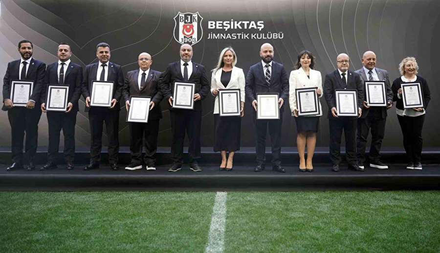 Serdal Adalı ve yönetimi, mazbatalarını aldı