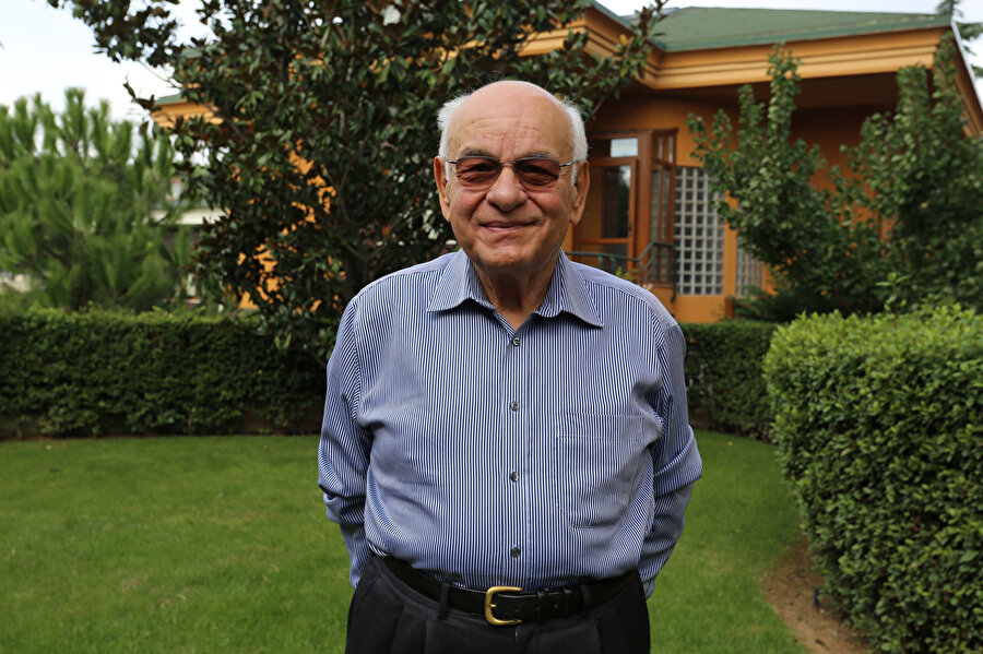Elif dedimse sen: Uğur Derman.