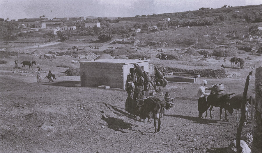 15 Temmuz 1948'de İsrail güçlerince Saffuriye’ye gerçekleştirilen saldırılar sonucunda köy yerle bir edilmiş, sakinleri sürülmüş, evleri ve arazileri Yahudiler tarafından gasp edilmişti.