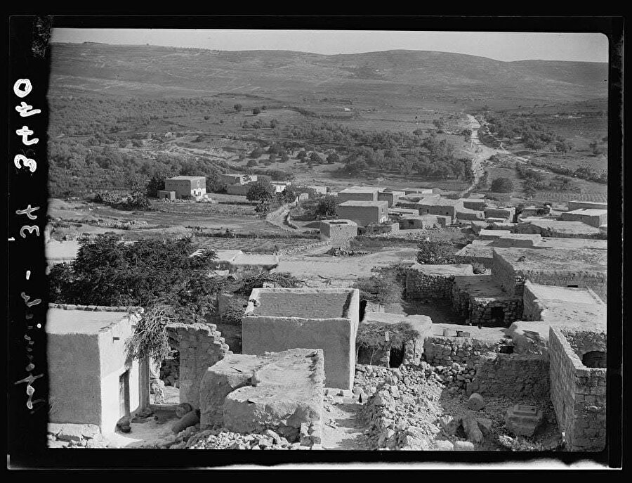 19. yüzyılın başlarında İngiliz seyyah J. Buckingham’ın tüm sakinlerinin Müslüman olduğunu kaydettiği Saffuriya köyü, 1948’e dek aynı özelliğini büyük oranda korumuştu.