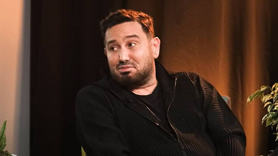 Yönetmen ve şarkıcı Metin Arolat