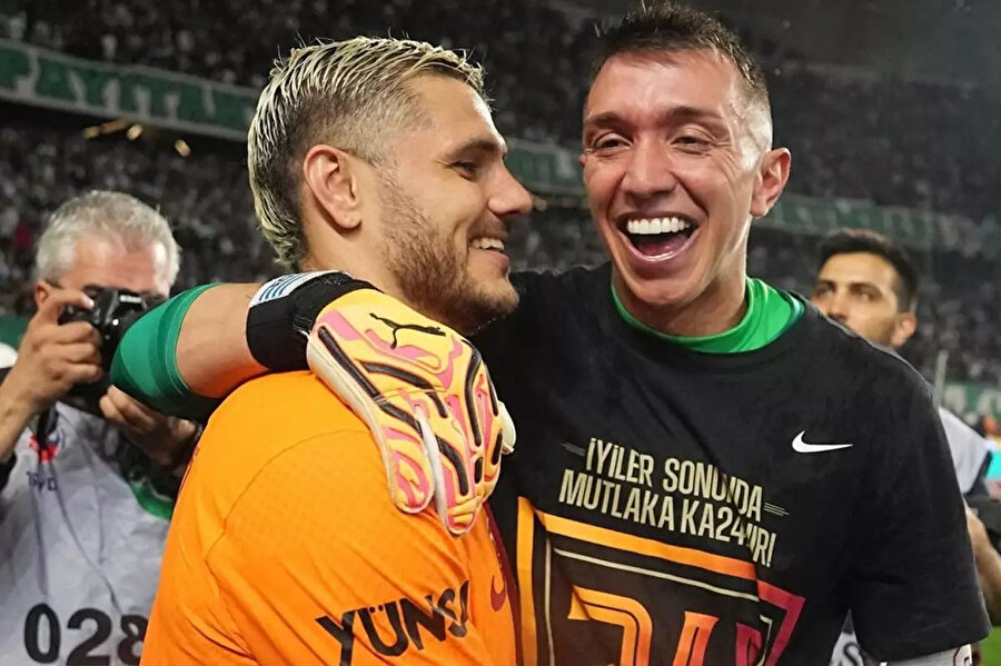 
Icardi'den gece yarısı Muslera'nın paylaşımına olay yorum: 3 kelime ile taraftarın aklını bulandırdı