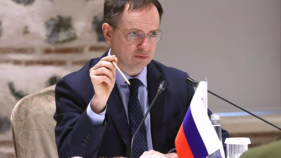 Putin'in Başdanışmanı Vladimir Medinskiy