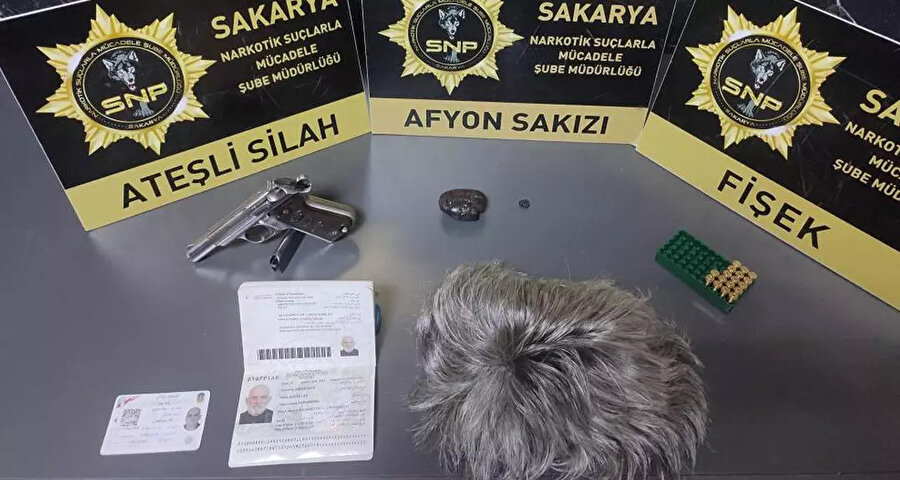 Sahte kimlik, peruk ve aile ile kaçmaya çalıştı: Polis ekipleri tarafından yakalandı
