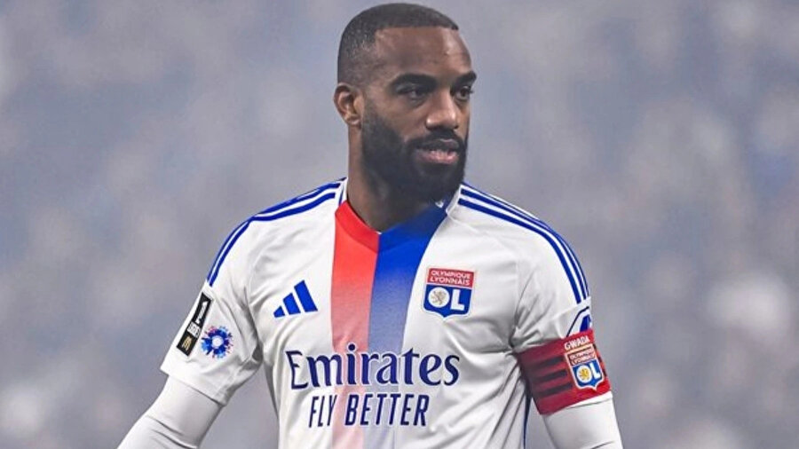 Beşiktaş ile adı anılan Lacazette, transferi için tarih verdi
