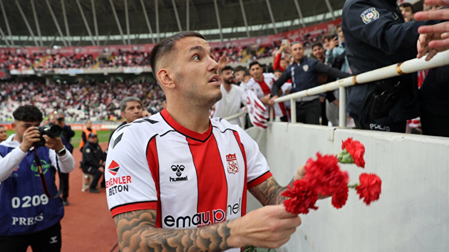 Rey Manaj'dan Rıza Çalımbay'a olay sözler