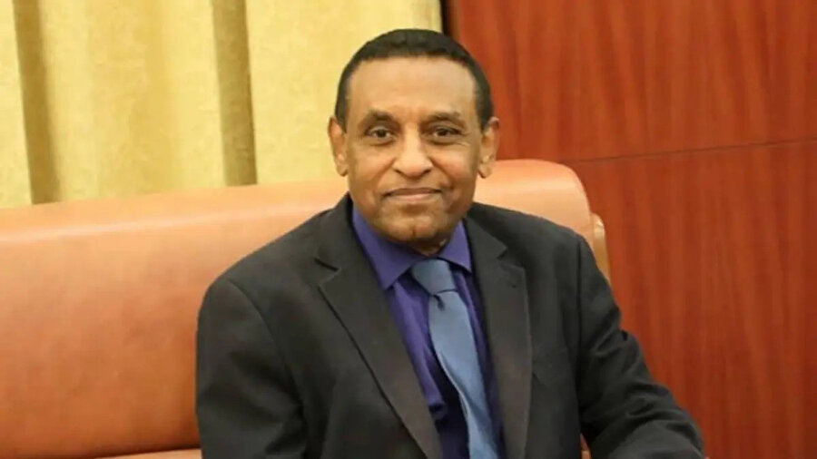 Sudan'ın ordu komutanı el-Burhan, eski BM yetkilisi Dr. Kamil İdris'i başbakan olarak atadı.
