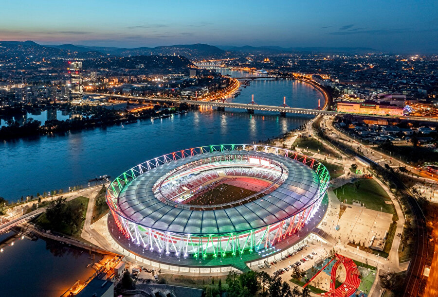 Ulusal Atletizm Merkezi’nin gece aydınlatması.
