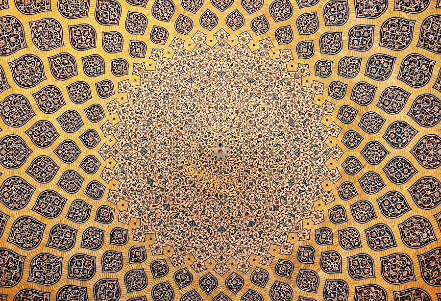 Isfahan, gerçekten de işinin ehli diyebileceğimiz halı dükkânlarının bulunduğu bir kent.