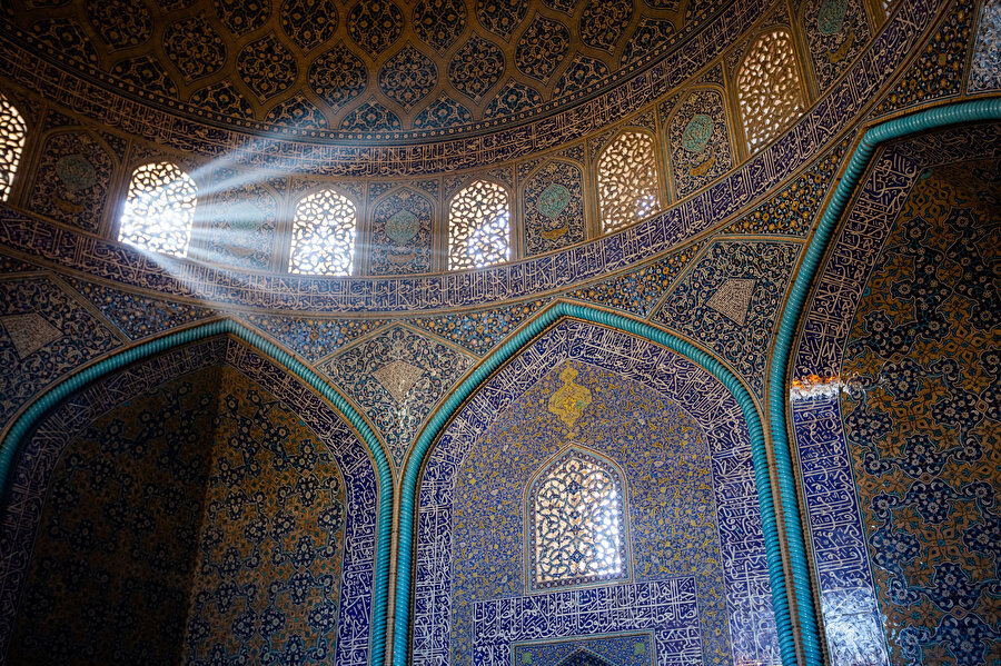 Şeyh Lütfullah Cami.
