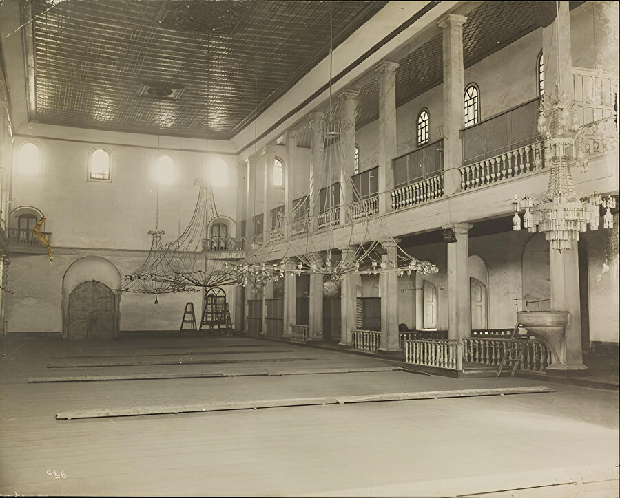 1913 restorasyonu öncesi caminin harimi.