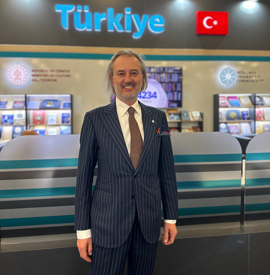 Münir Üstün - Profil Kitap YK Başkanı.