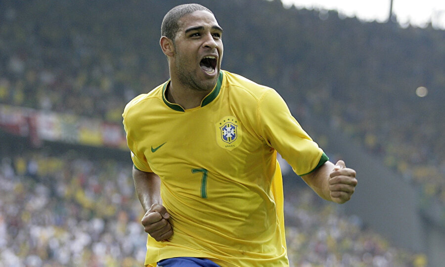 : Inter onu serbest bırakarak hata yaptığını fark etti. Ocak 2004'te Adriano'yu 23 milyon €'ya yeniden kadrosuna kattı.