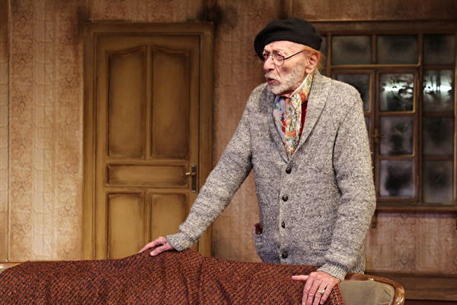 Zamanla sahnede daha az görünse de varlığı hep hissedildi.