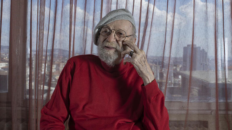 Türk sinemasının ve tiyatrosunun belleğinde yaşıyor. 