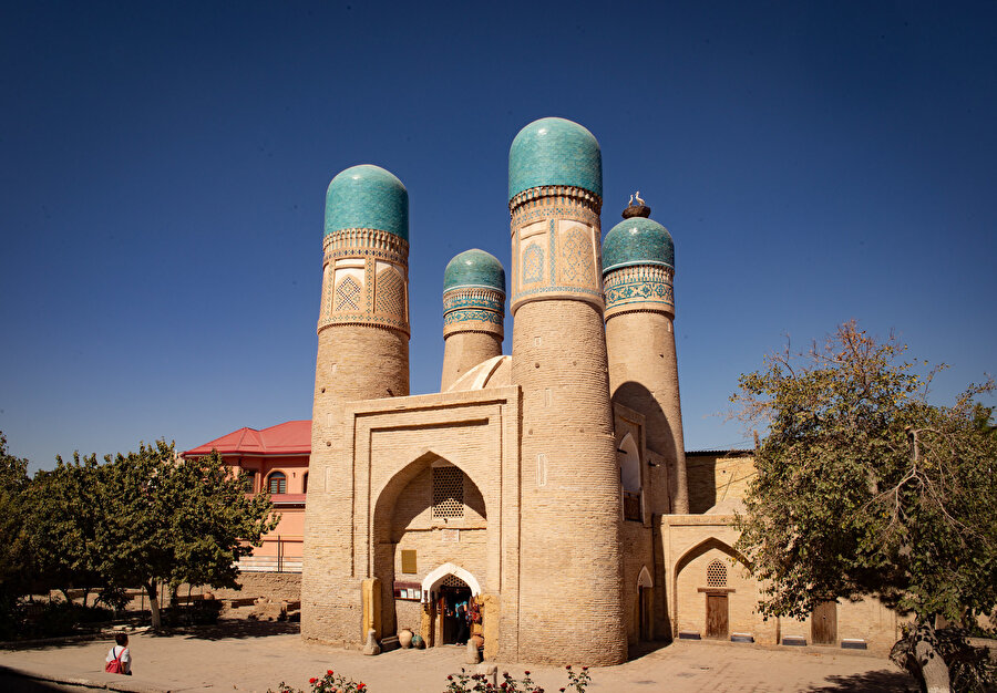 1807 yılında inşa edilen Çar Minar, 200 yılı aşkın bir süredir ayakta duruyor.
