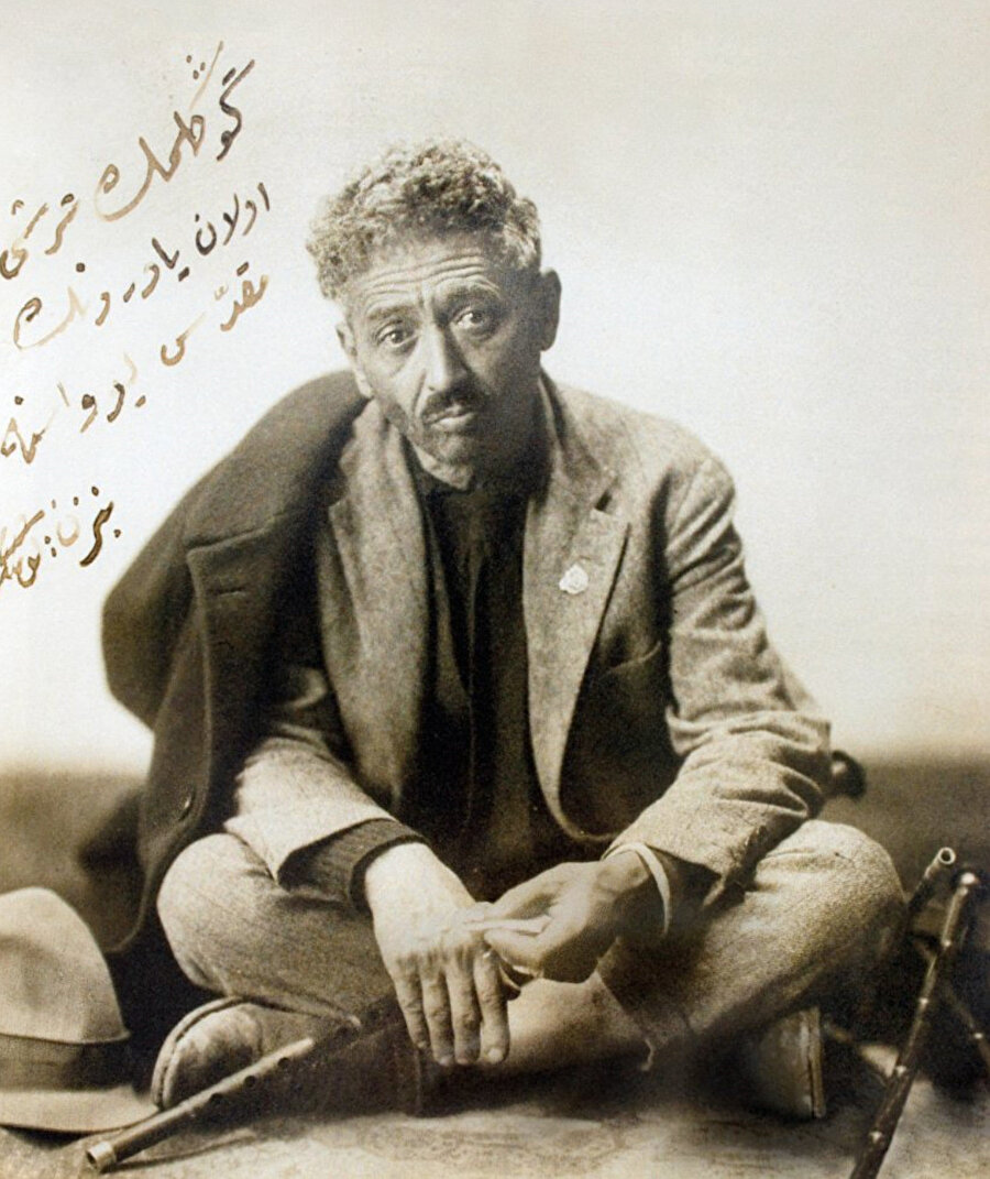 Uçlarda dolaşan Neyzen Tevfik, Selahattin Enis’in de kalemine girmiştir.