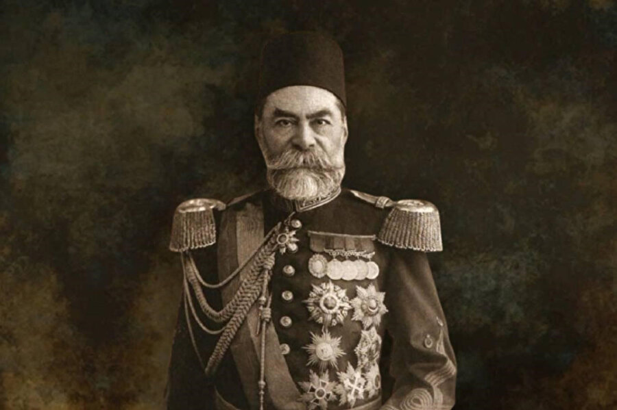 Ahmed Muhtar Paşa.