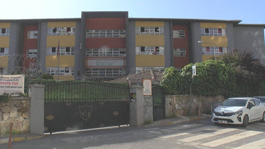 Okul bahçesinde dehşet: Arkadaşını bıçakladı