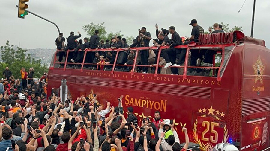 Galatasaray'da Okan Buruk'un istediği isim belli oldu: Osimhen'den daha fazla maaş teklif edildi