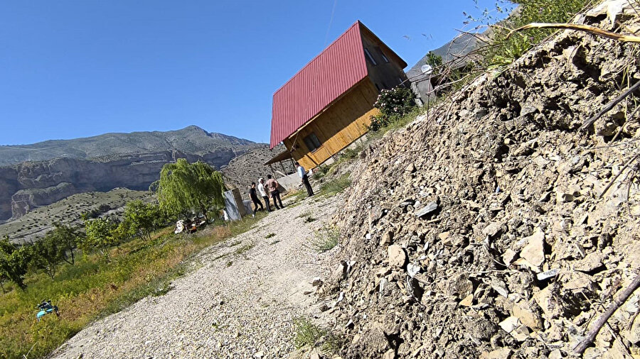 ​Erzurum'da heyelan: Tortum Şelalesi’nin eteklerinde toprak kaydı