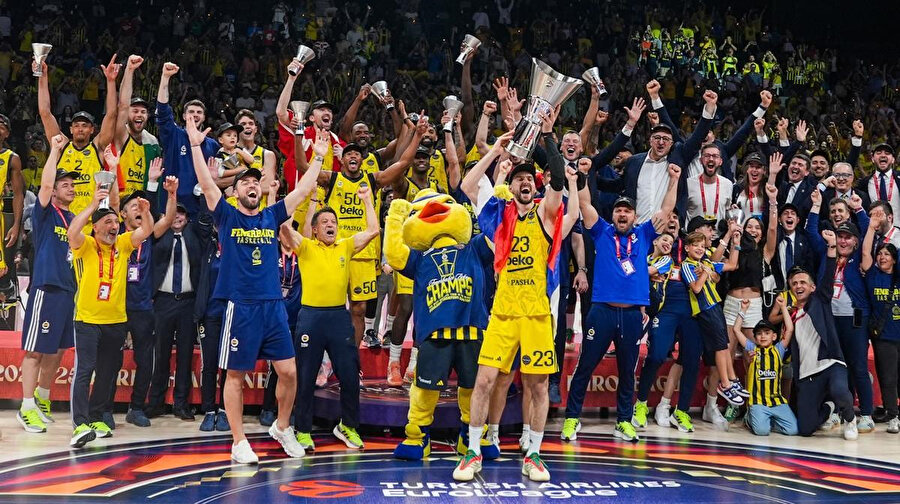 EuroLeague şampiyonluğunun ardından Fenerbahçe Beko yurda döndü: Avrupa fatihi olduk