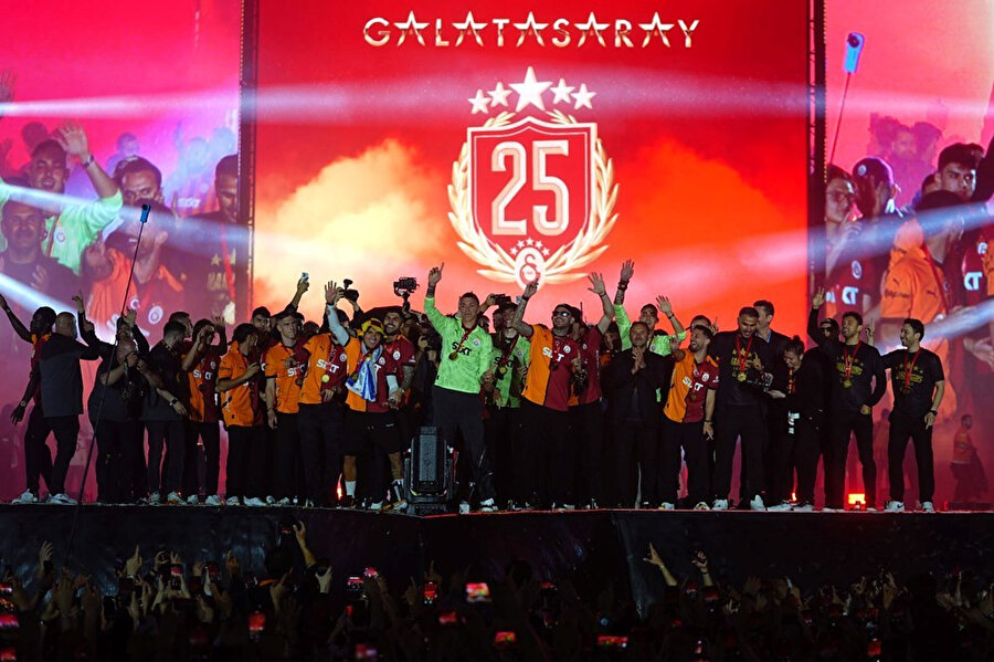 Galatasaray'ın yıldızı takımdan ayrılacak mı? Kendisi açıkladı