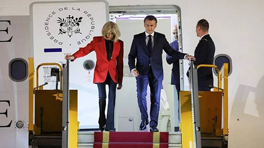Fransa Cumhurbaşkanı Emmanuel Macron ve eşi Brigitte Macron 