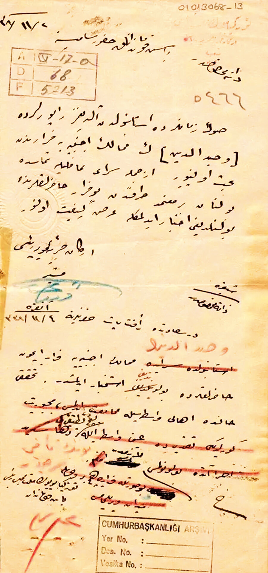 Fevzi Paşa’nın Mustafa Kemal’e yazısı ve yazının altında Mustafa Kemal’in “halk vasıtası ile Sultan’a linç” talimatı. Metnin üzerinde kırmızı kalemle yapılmış olan değişiklikler, Mustafa Kemal’in el yazısıdır.