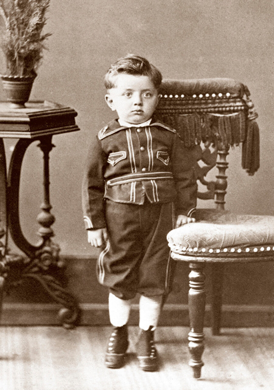 Calouste Sarkis, üç yaşındayken.