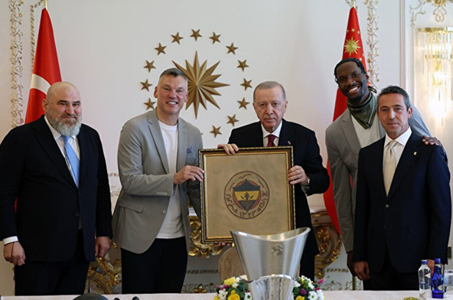 Cumhurbaşkanı Erdoğan, Eurolaegue şampiyonu Fenerbahçe Beko'yu kabul etti