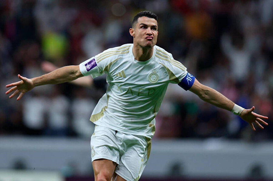 Cristiano Ronaldo'nun geleceği belli oldu: İmzayı attı