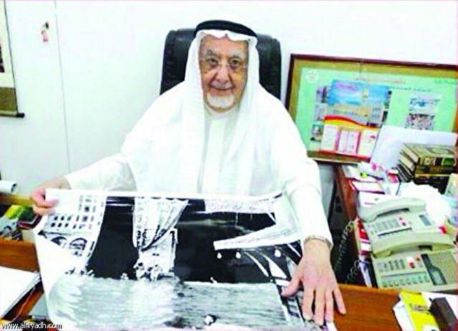 Ali Avadi, Kabe'de yüzerken çekilmiş fotoğrafıyla birlikte.