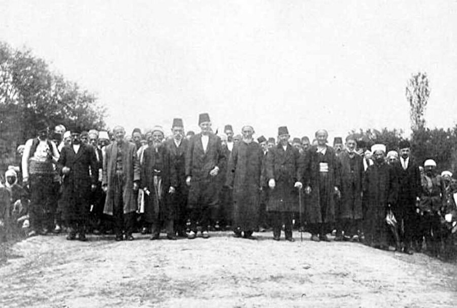 1917 yılında Sancak’taki 12 belediye başkanını bir araya getiren Seniçe Konferansı, unutturulmak istenen Boşnak tarihinin en önemli olaylarından birisidir.