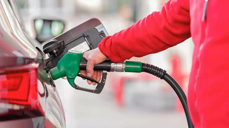 Bayramda yola çıkacaklar dikkat: Yakıta indirim geliyor