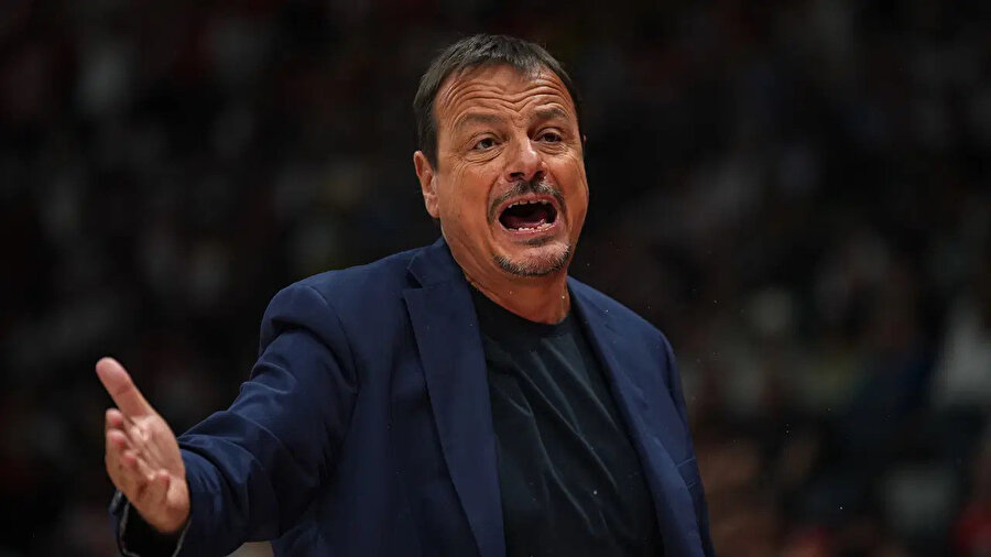Ergin Ataman'ı tutuklatmak istiyorlar: Derbide skandal Türkiye tezahüratı