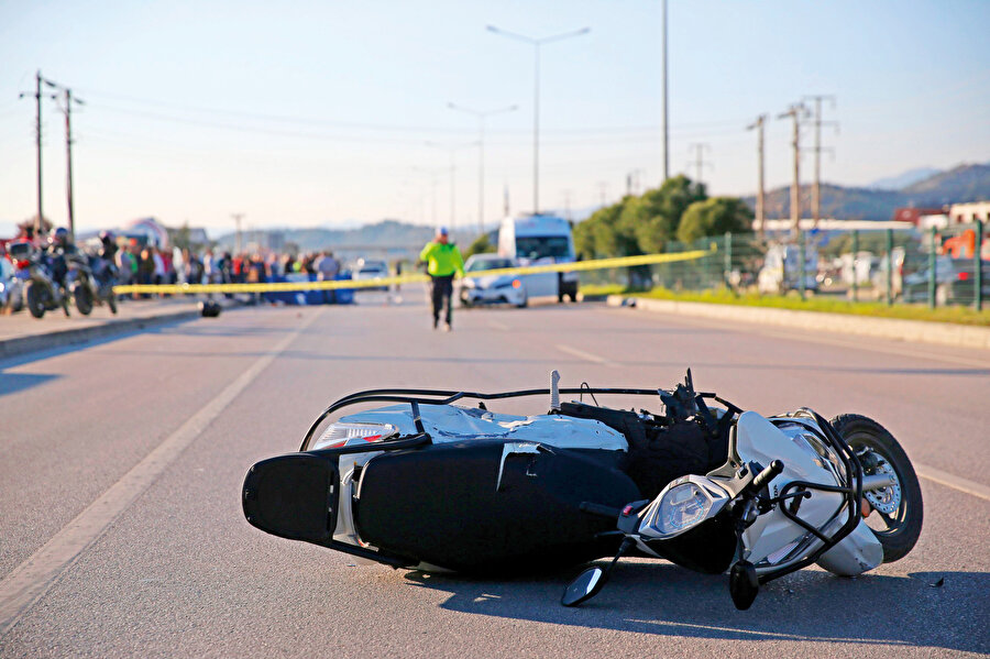 Trafikte ani şekilde şerit değiştirmek ve duran araçların arasından geçmek, Avrupa’da yasakların başında geliyor.