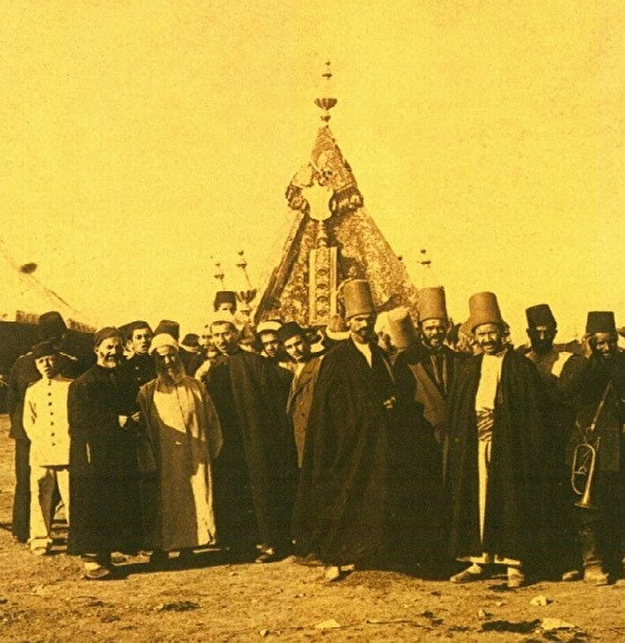 Mevlevî hacılar, İstanbul'dan gelen mahfili ziyaret ediyor, Şam.