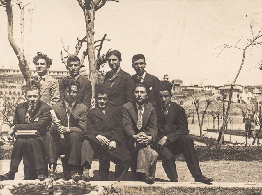 Ahmet Muhip, Tanpınar ve arkadaşlarıyla.