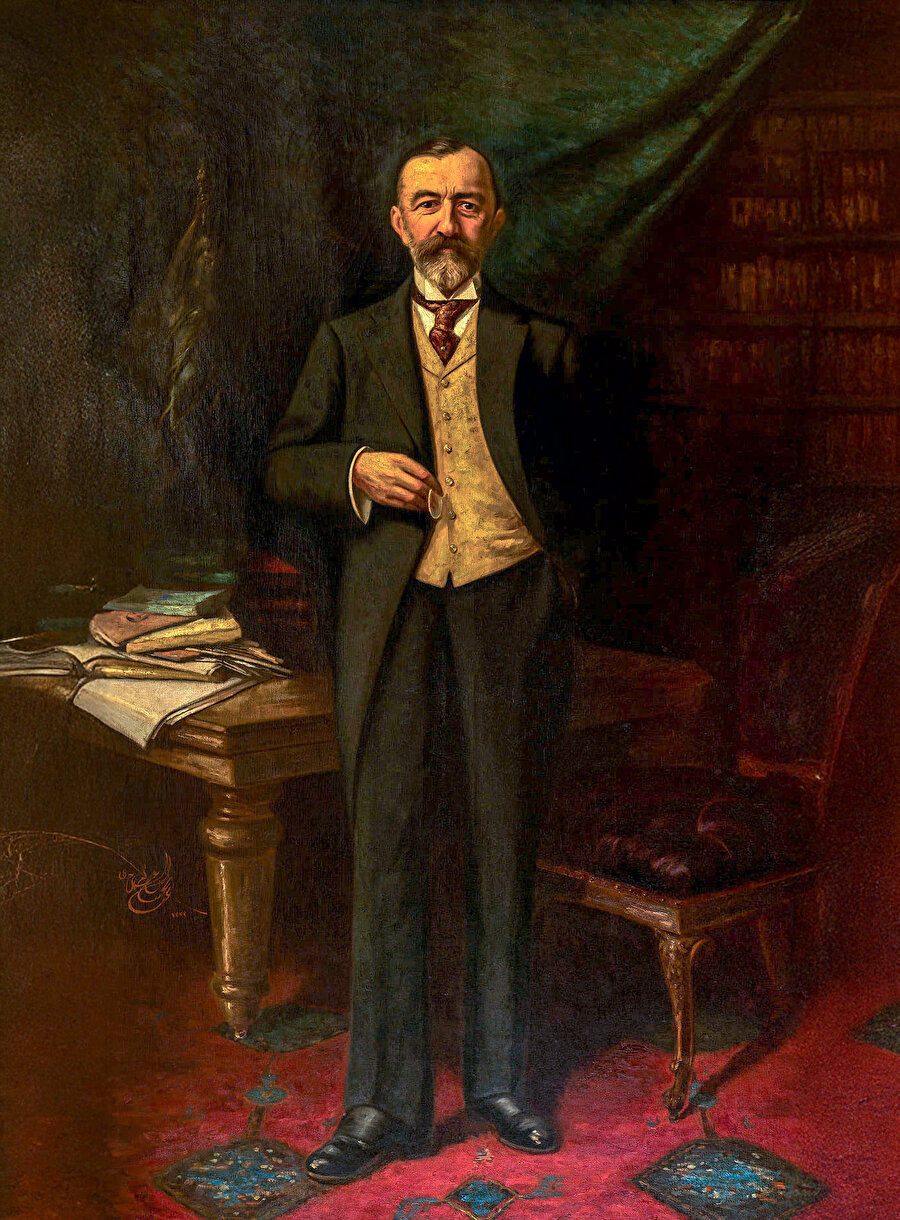 Abdülhak Hâmit Bey gerek müsrifliği gerekse bohem sayılabilecek hayatı ile ömrünün hemen hemen her safhasında para sıkıntısı çekmiştir.