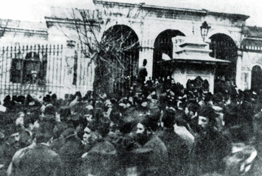 Ülkeye döndükten sonra Sultan Abdülhamid’in dâhiliye nazırı Memduh Paşa’nın kızı Mualla Hanım ile evlenen Ulunay, uzun yıllar boyunca Kartal’da Yunus mahallesindeki çiftliklerinde yaşamıştır.